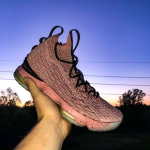Lebron 15 “pink rust”